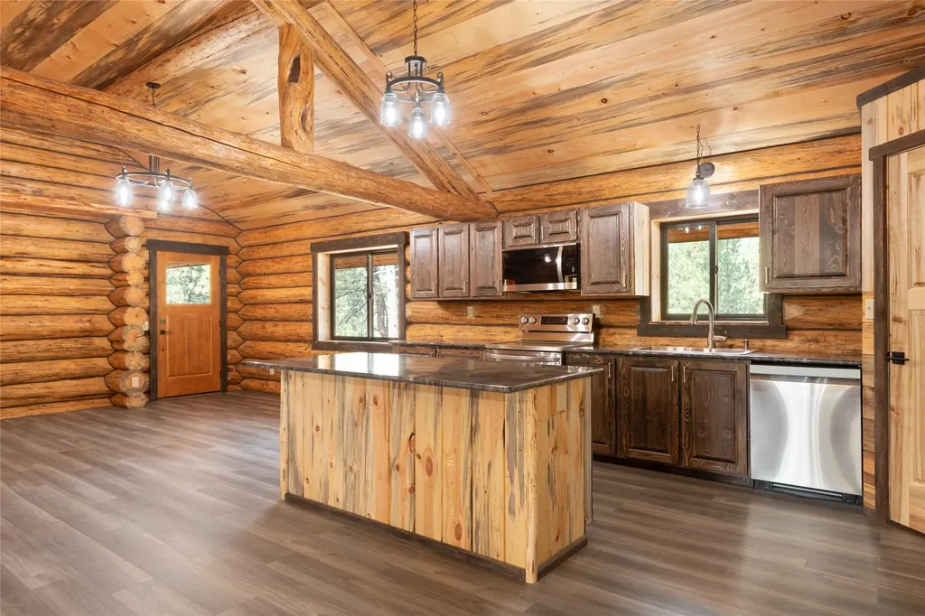 33664 Raghorn Road Bonner MT 59823