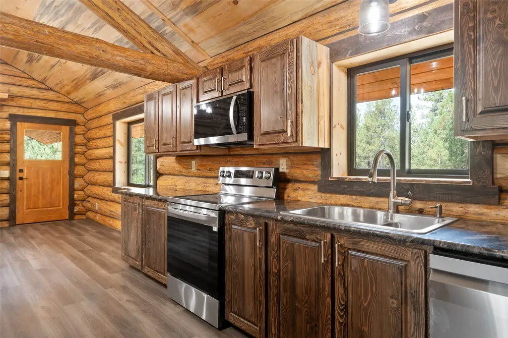 33664 Raghorn Road Bonner MT 59823