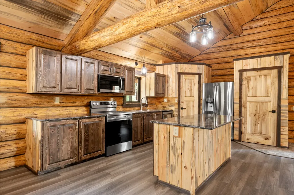 33664 Raghorn Road Bonner MT 59823