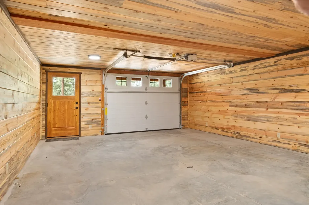 33664 Raghorn Road Bonner MT 59823