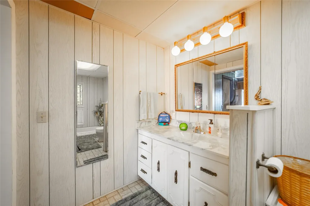 38595 Mary B Lane Rollins MT 59922