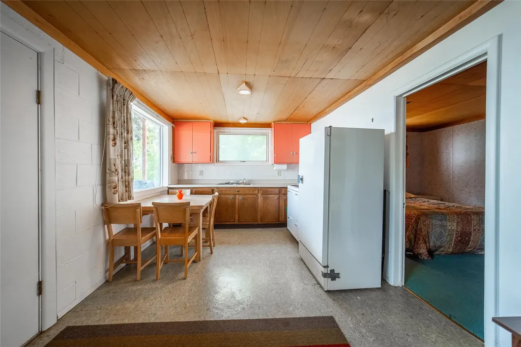 38595 Mary B Lane Rollins MT 59922