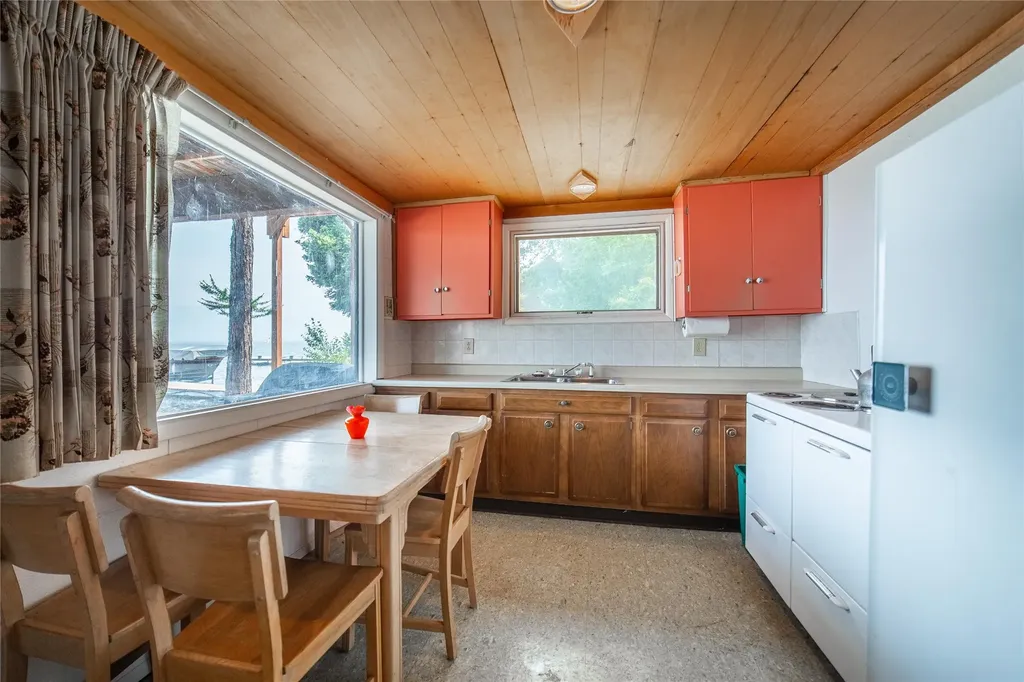 38595 Mary B Lane Rollins MT 59922