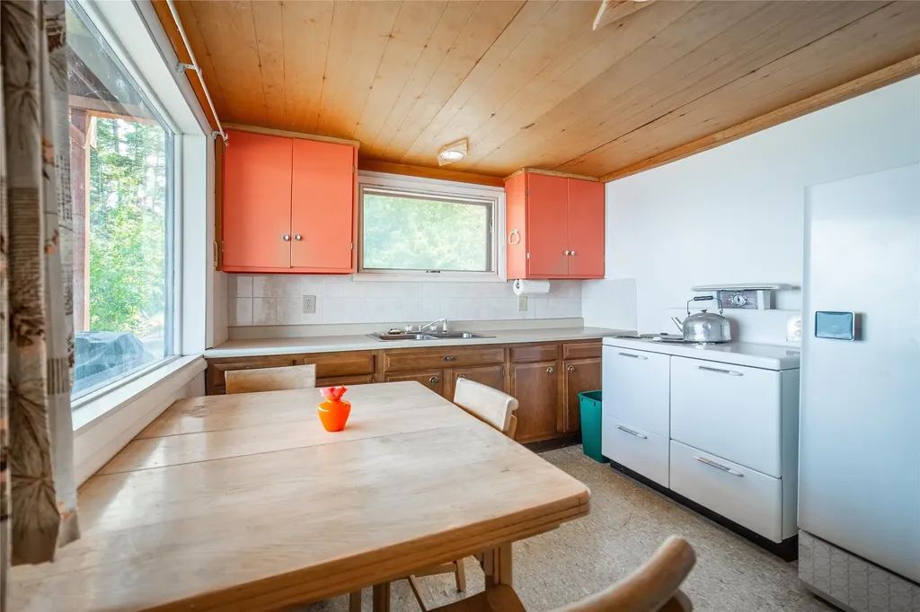 38595 Mary B Lane Rollins MT 59922