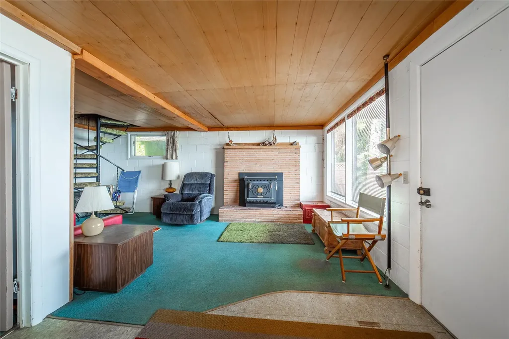 38595 Mary B Lane Rollins MT 59922