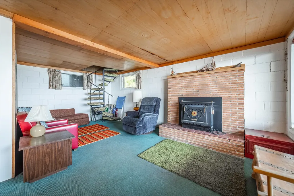 38595 Mary B Lane Rollins MT 59922