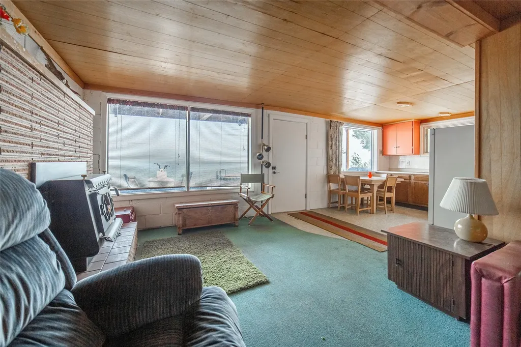 38595 Mary B Lane Rollins MT 59922
