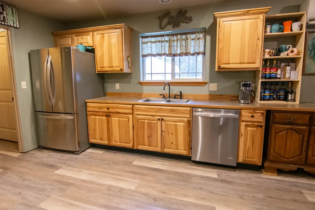 476 N Milnor Lake Road Troy MT 59935