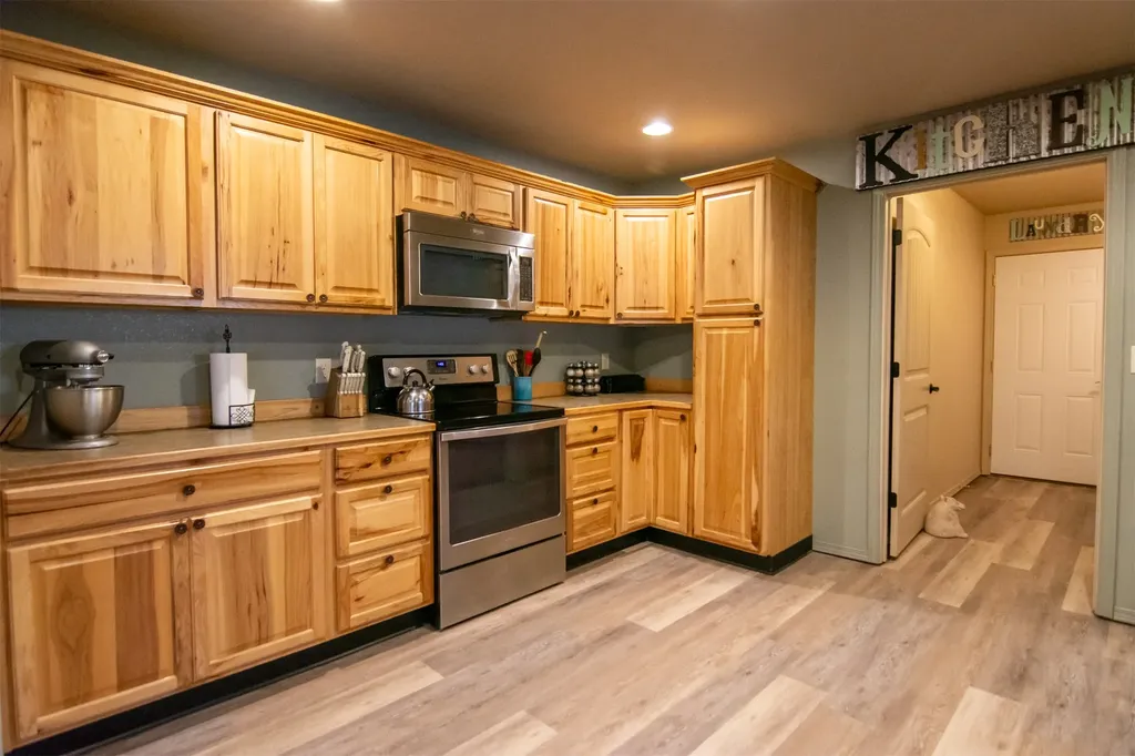 476 N Milnor Lake Road Troy MT 59935