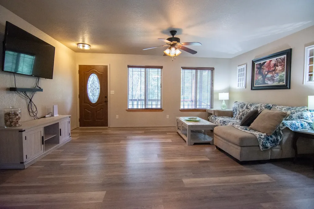 476 N Milnor Lake Road Troy MT 59935