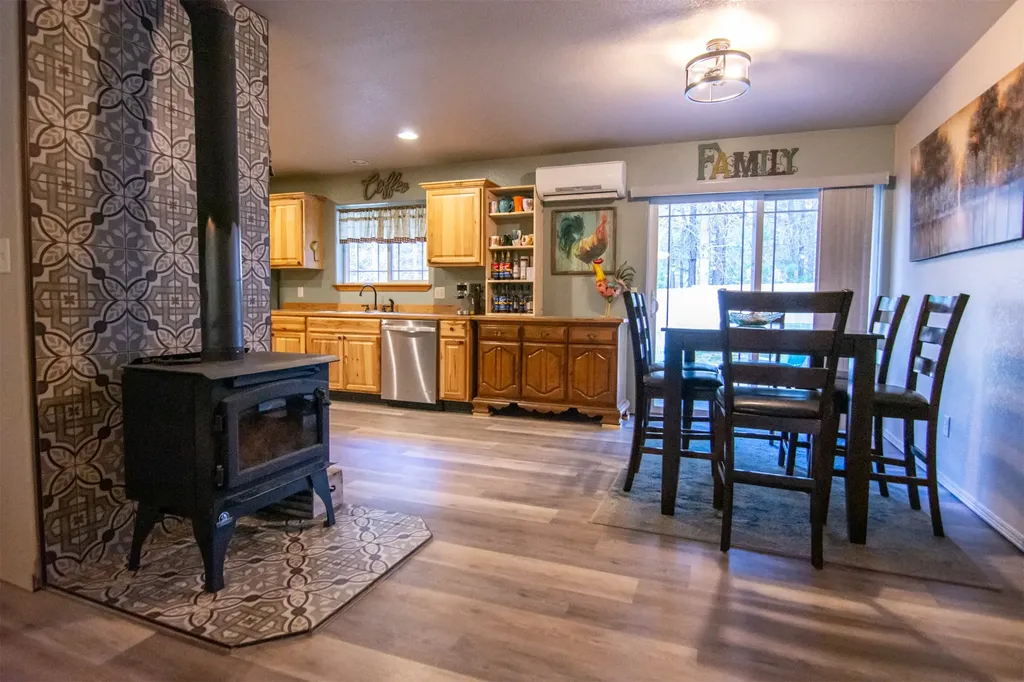 476 N Milnor Lake Road Troy MT 59935