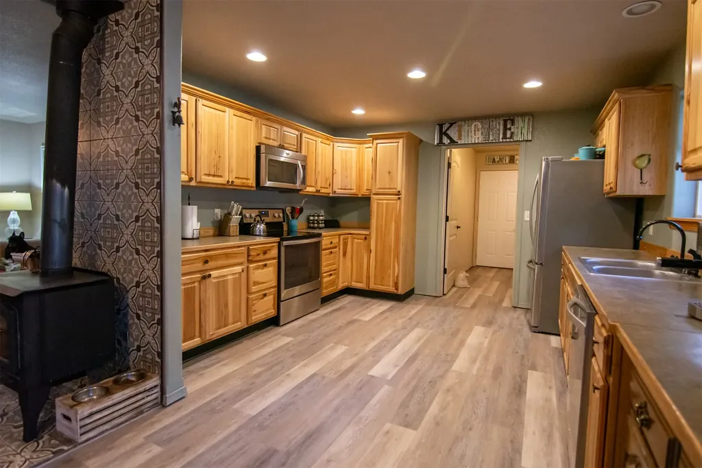 476 N Milnor Lake Road Troy MT 59935