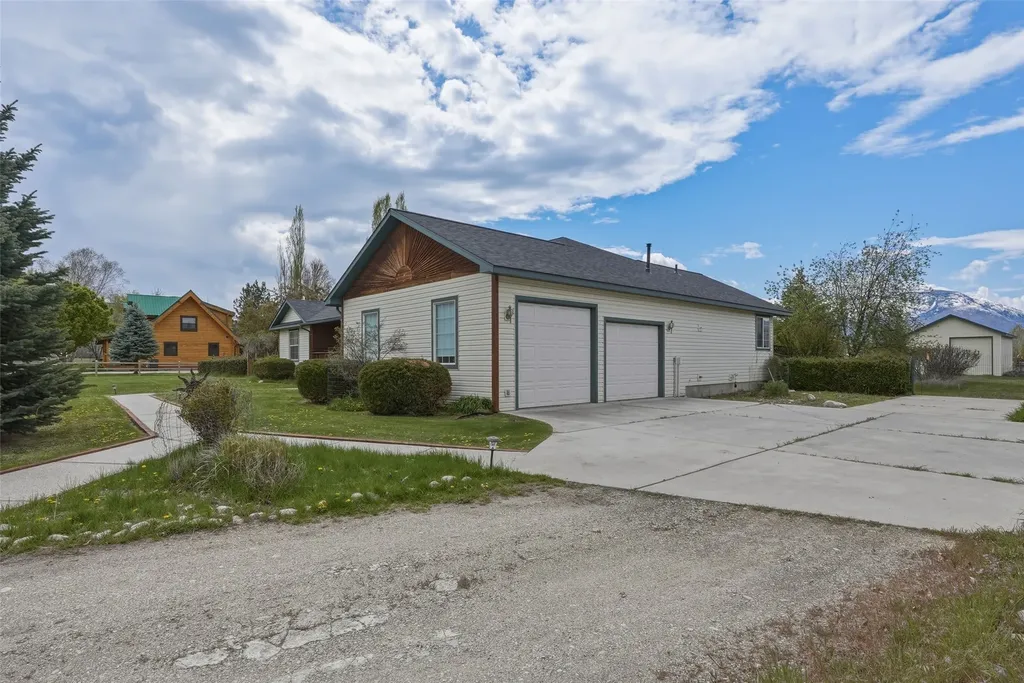 842 Legacy Loop Hamilton MT 59840