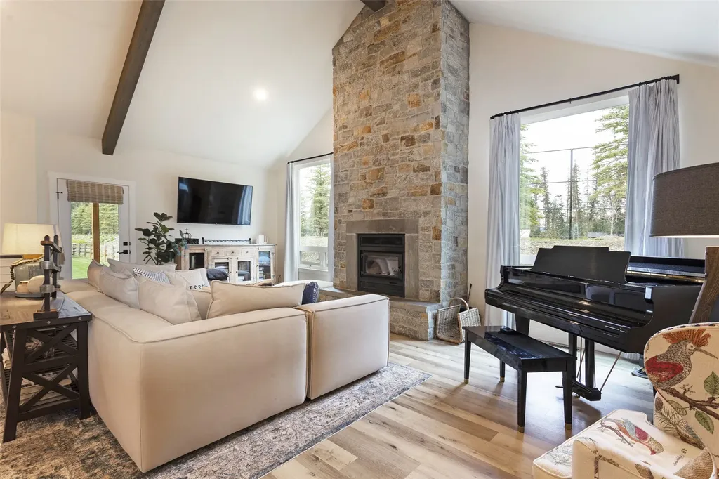 14833 Sunburst Drive Bigfork MT 59911