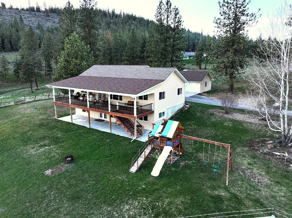 13 High Country Road Plains MT 59859