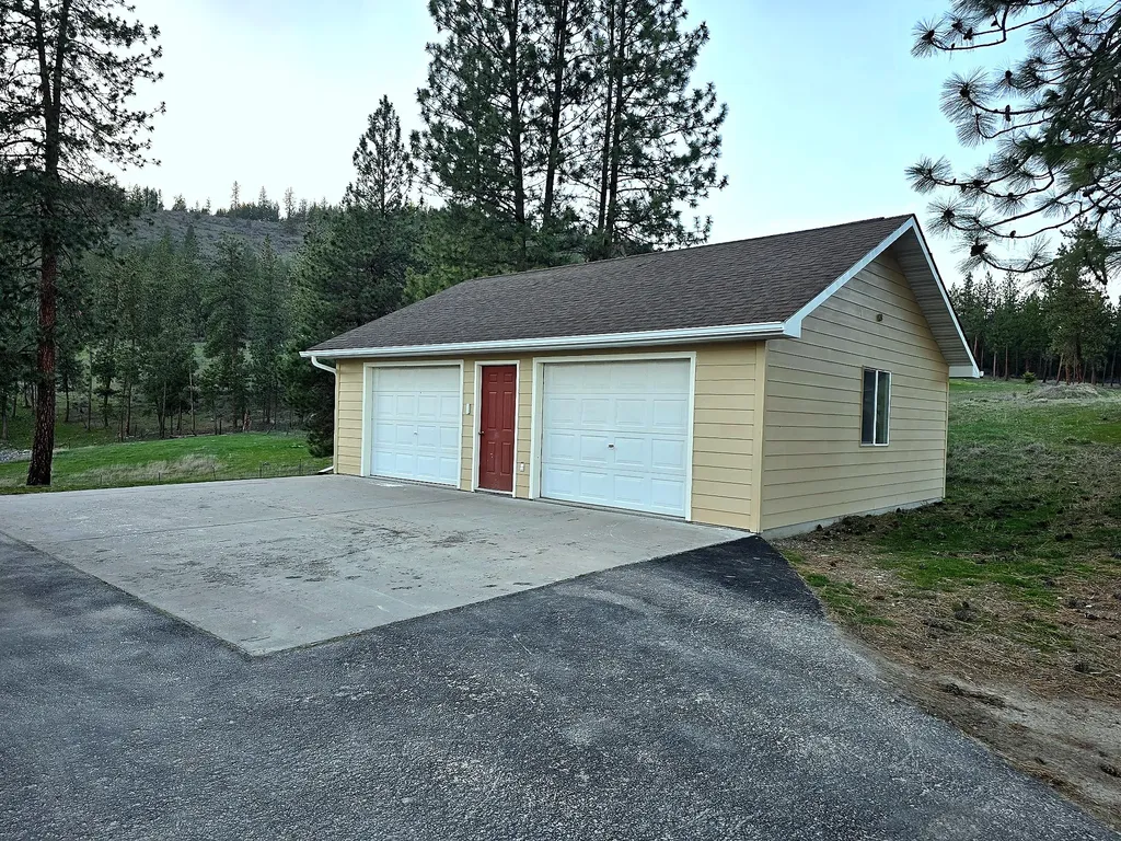 13 High Country Road Plains MT 59859