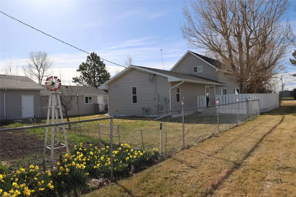 105 Dupuyer Avenue Valier MT 59486