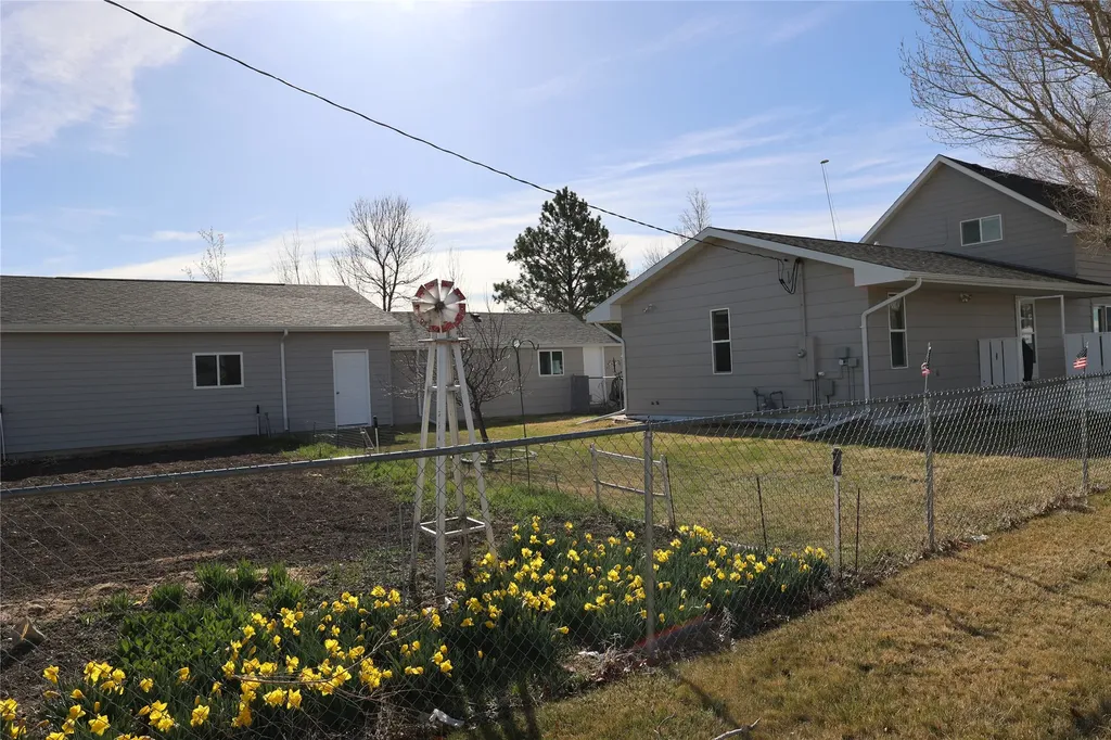 105 Dupuyer Avenue Valier MT 59486