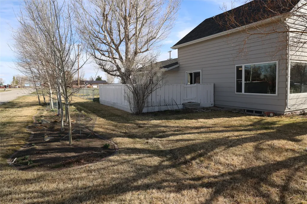 105 Dupuyer Avenue Valier MT 59486