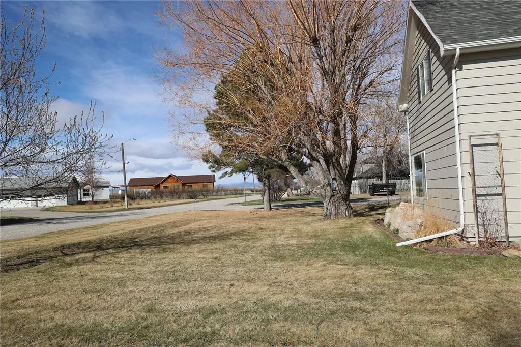 105 Dupuyer Avenue Valier MT 59486