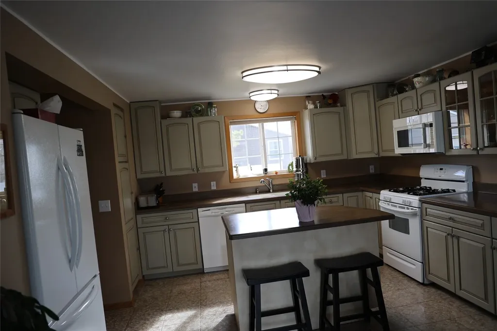 105 Dupuyer Avenue Valier MT 59486