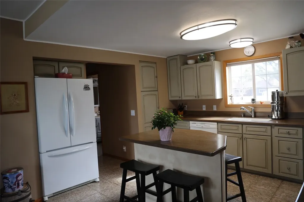 105 Dupuyer Avenue Valier MT 59486