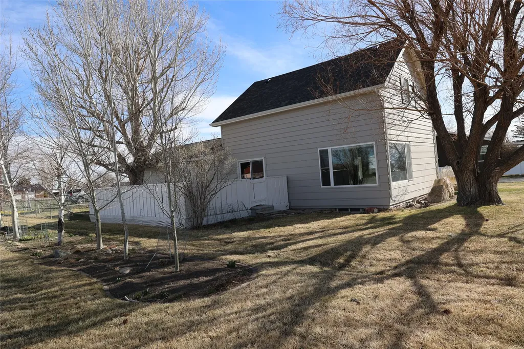 105 Dupuyer Avenue Valier MT 59486