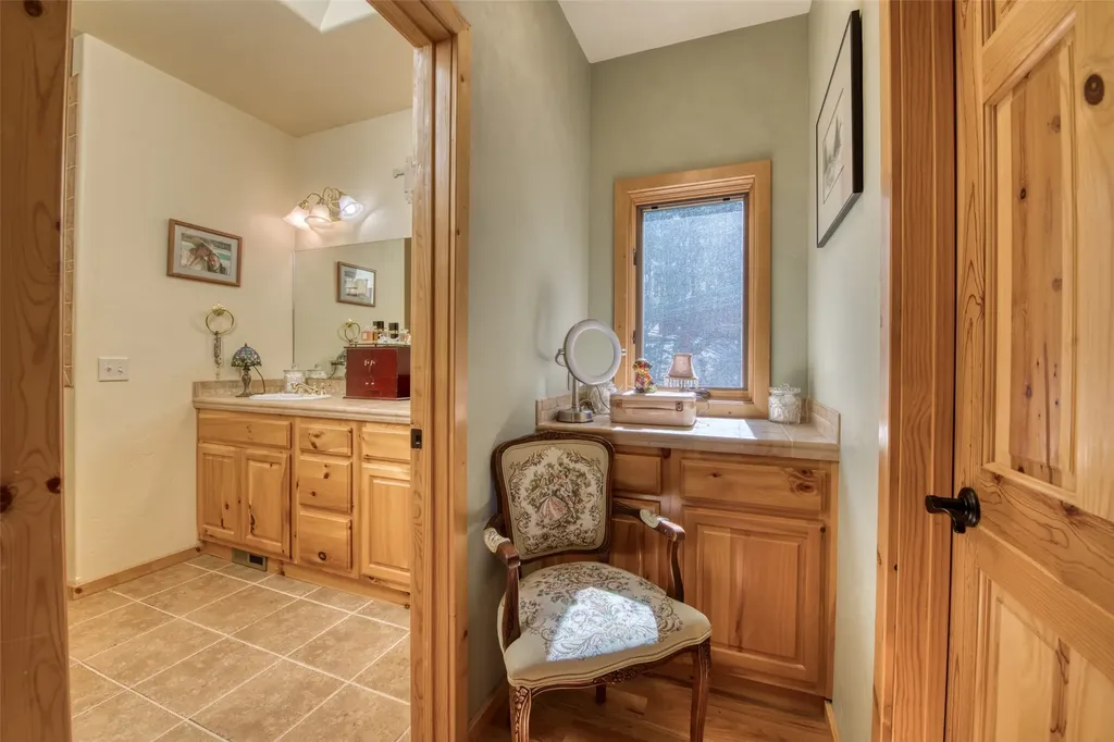 542 Raven Wood Darby MT 59829