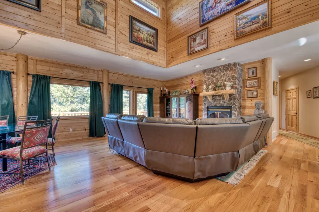 542 Raven Wood Darby MT 59829