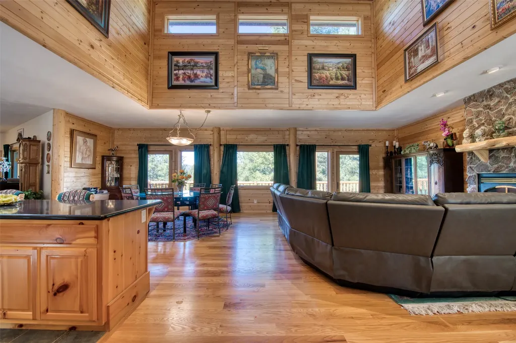 542 Raven Wood Darby MT 59829