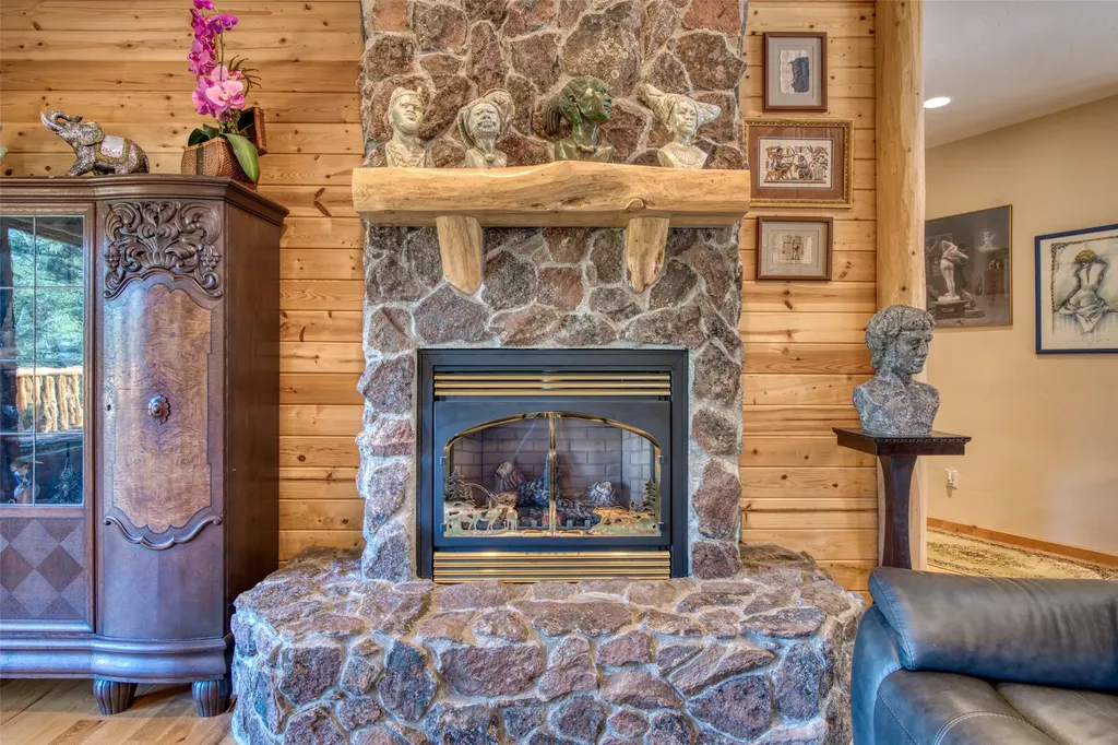 542 Raven Wood Darby MT 59829