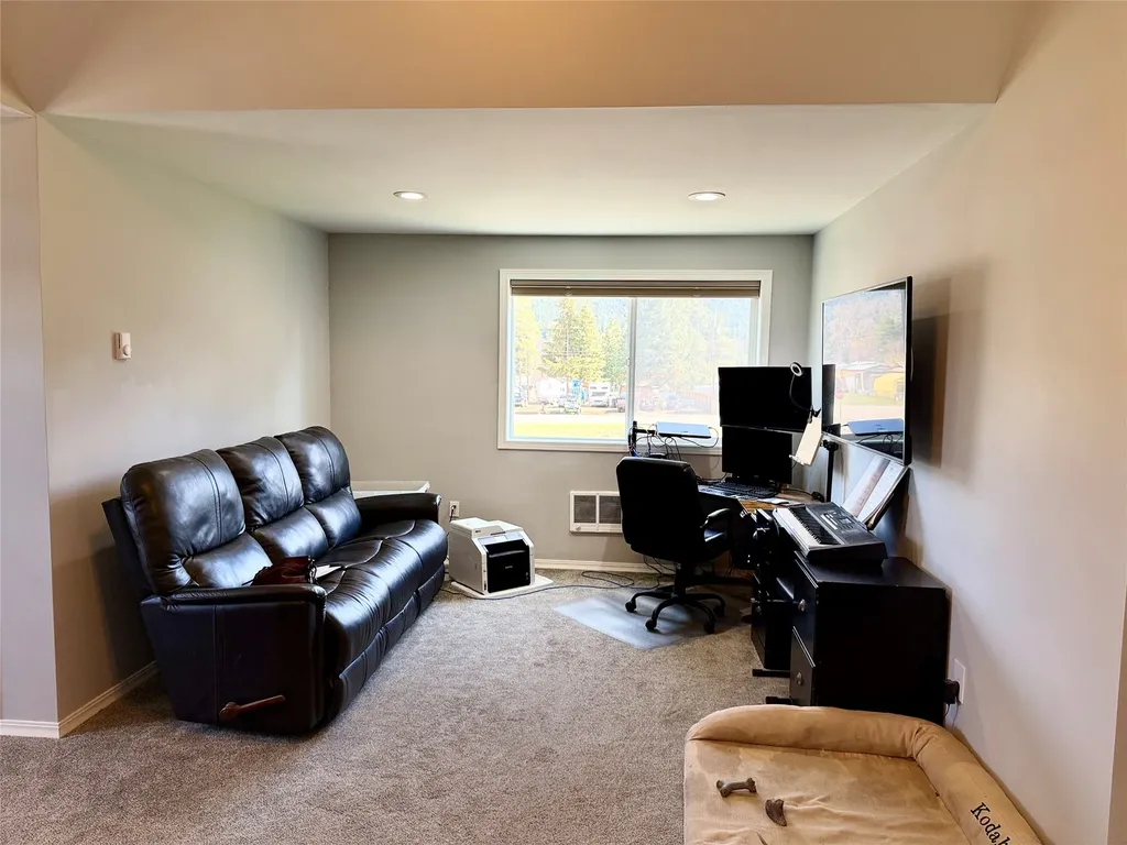 22 Long Street Libby MT 59923