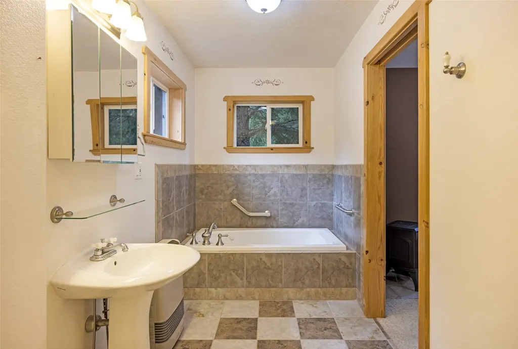 799 Outback Trail Alberton MT 59820