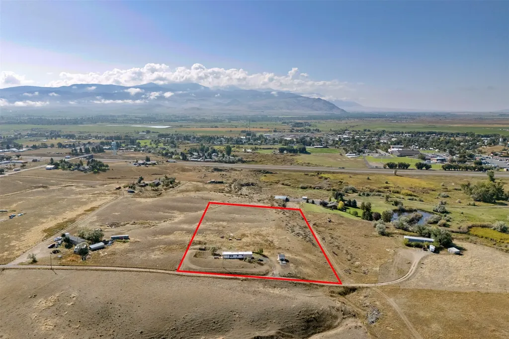 23 Holdsworth Road Whitehall MT 59759