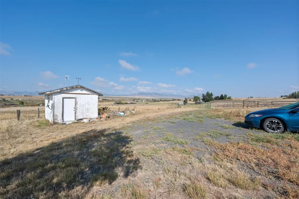 23 Holdsworth Road Whitehall MT 59759