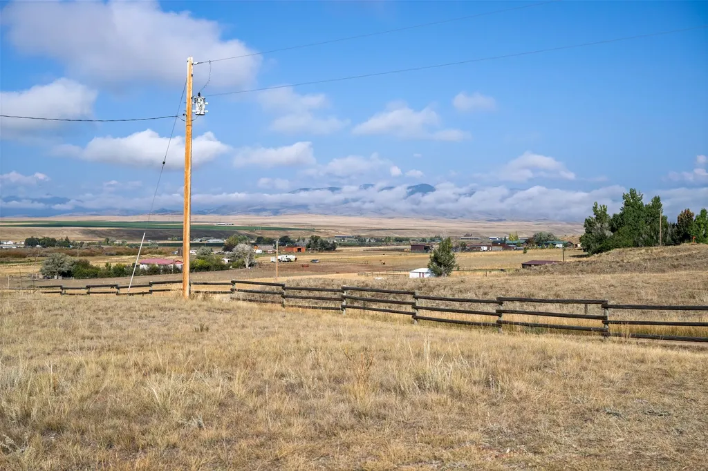 23 Holdsworth Road Whitehall MT 59759
