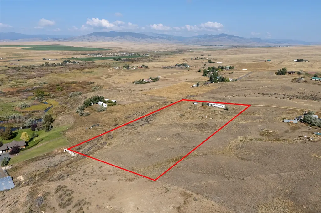 23 Holdsworth Road Whitehall MT 59759