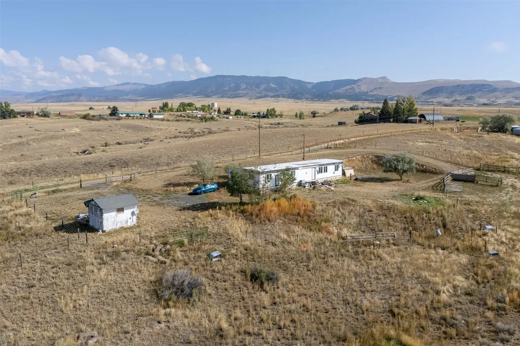 23 Holdsworth Road Whitehall MT 59759
