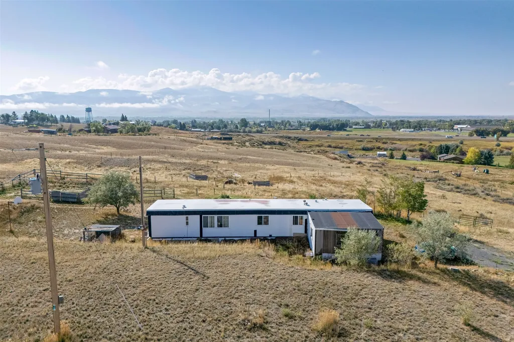 23 Holdsworth Road Whitehall MT 59759