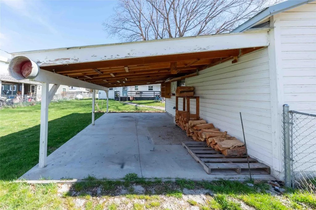 103 W Oak Street Plains MT 59859