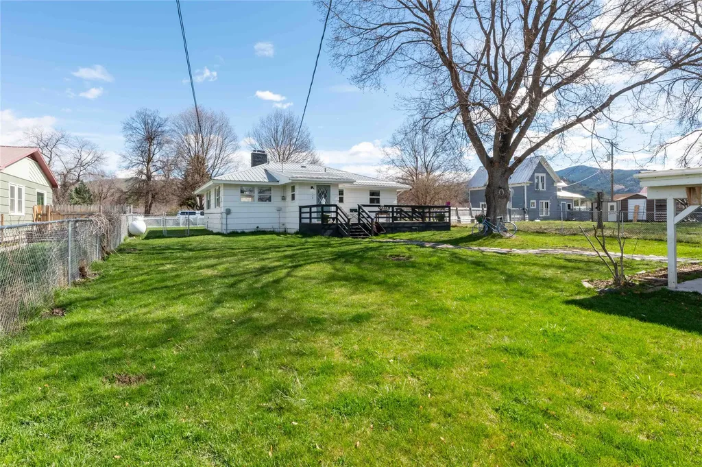 103 W Oak Street Plains MT 59859