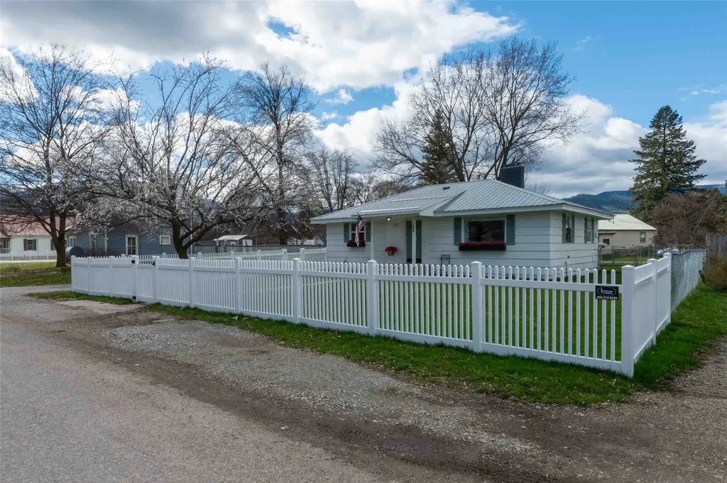 103 W Oak Street Plains MT 59859