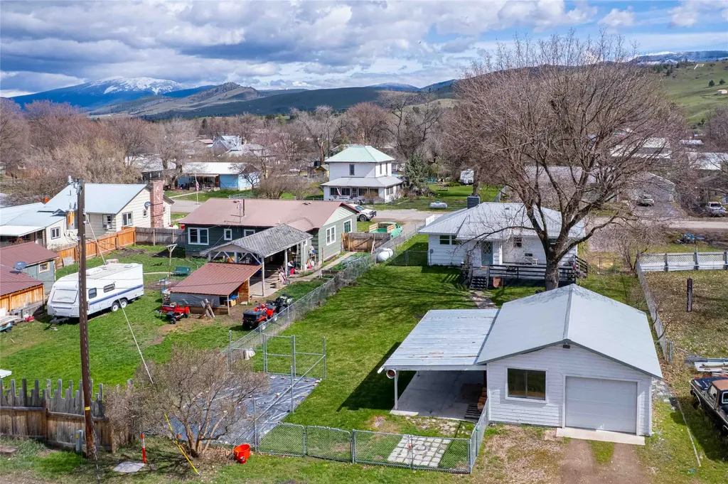 103 W Oak Street Plains MT 59859