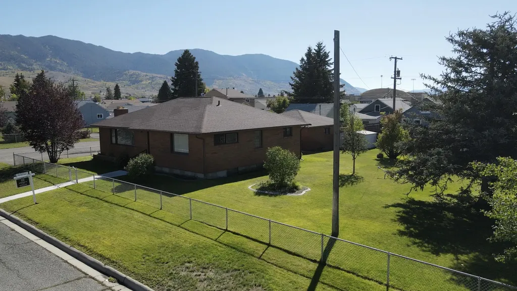 2526 Locust Street Butte MT 59701