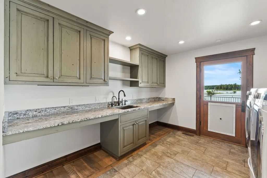 569 E Village Drive Bigfork MT 59911