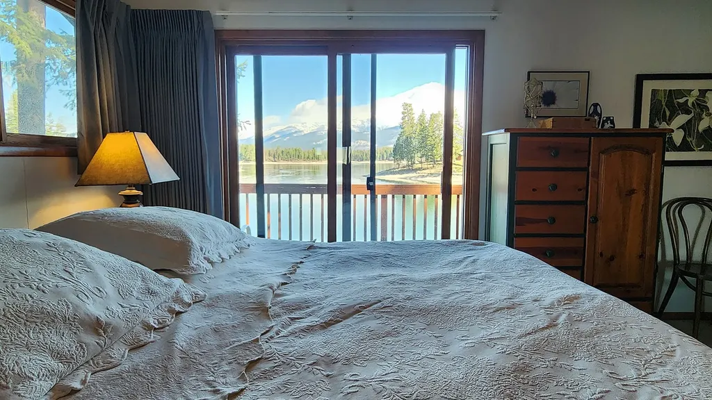564 W Village Drive Bigfork MT 59911