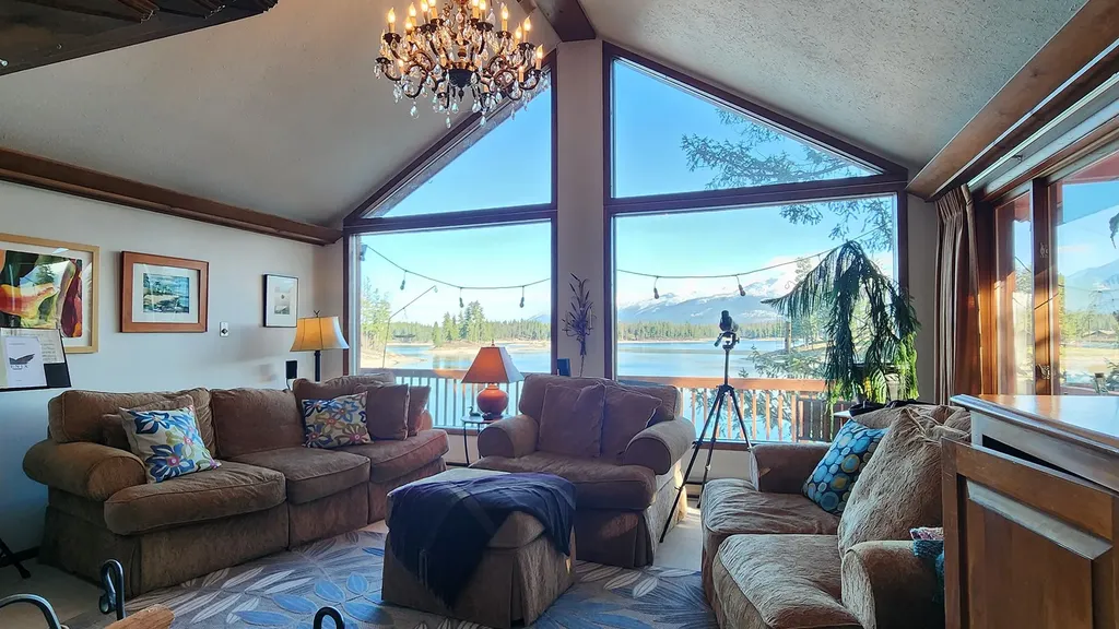 564 W Village Drive Bigfork MT 59911