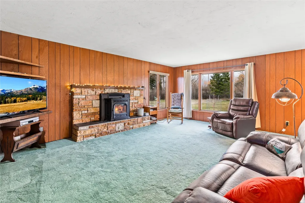 3075 Mount Highway 206 Columbia Falls MT 59912