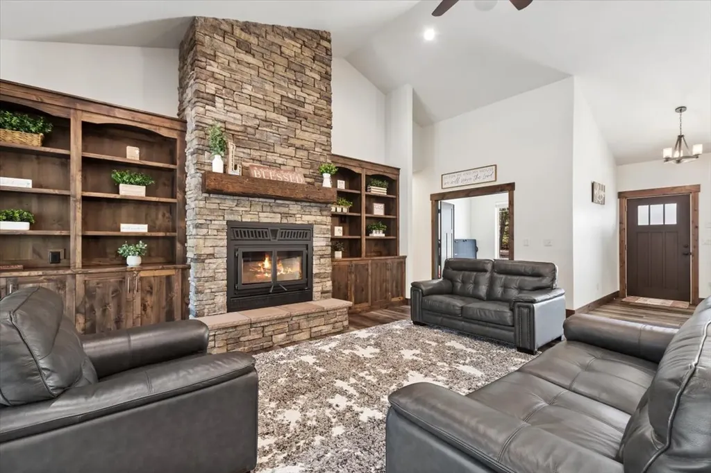 9343 Us Hwy 2 W Marion MT 59925