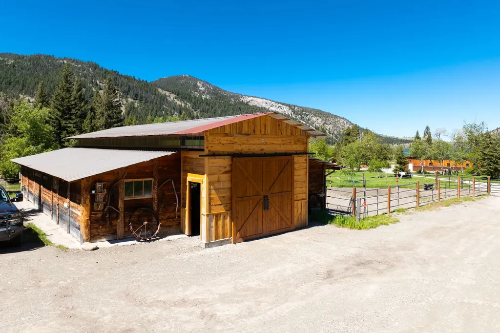 4509 Dearborn Canyon Road Augusta MT 59410